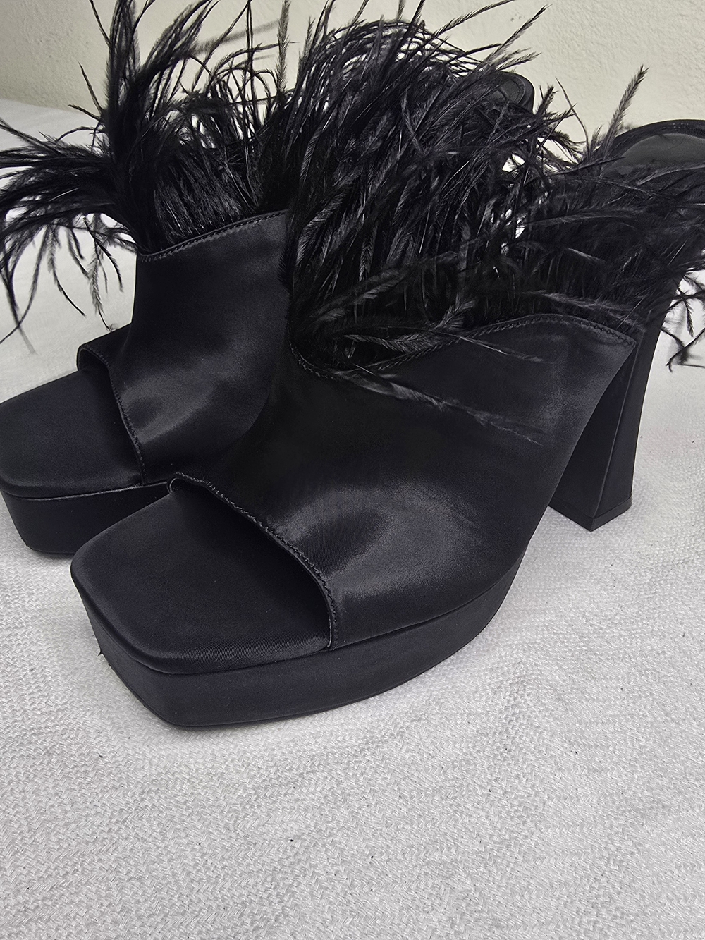 Women’s Black Feather Platform Heels Open Toe Mules Size 10